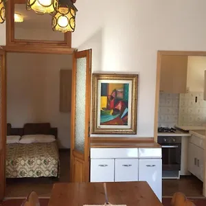 Nel Set Di Piccolo Antico Viola Ferienhaus